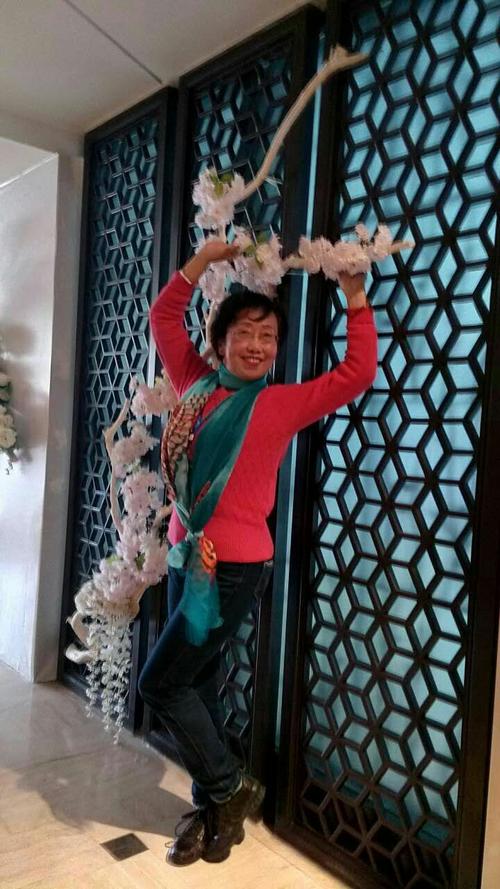《火热的巴楚》LRC歌词 《火热的巴楚》(西域胡杨)歌词555uuu下载