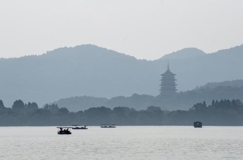 《烟雨西湖》LRC歌词 《烟雨西湖》(谭晶)歌词555uuu下载