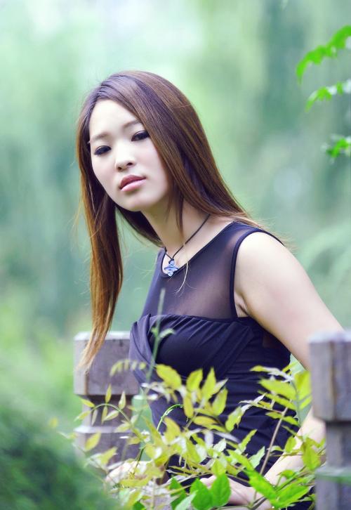 《美丽的姑娘》LRC歌词 《美丽的姑娘》(庞龙)歌词555uuu下载