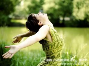 《就要快乐》LRC歌词 《就要快乐》(孙子涵/赖伟锋/高振铭/孙浩然/宋乐谦/林浩楷/朱兴东/子鸣/陈红鲤)歌词555uuu下载