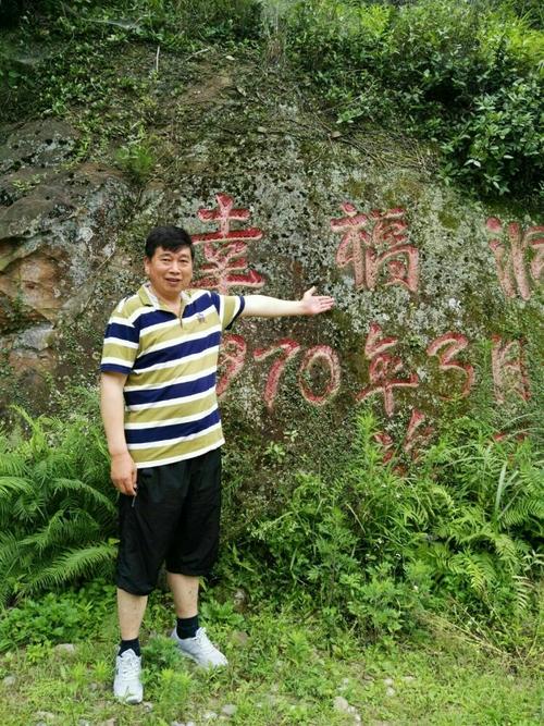 《幸福在这里》LRC歌词 《幸福在这里》(胡夏)歌词555uuu下载