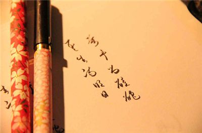 《一世薄凉》LRC歌词 《一世薄凉》(海来阿木)歌词555uuu下载