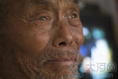 《曾经一起吃得苦》LRC歌词 《曾经一起吃得苦》(郎军)歌词555uuu下载