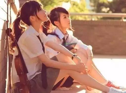 《想当闺蜜不容易》LRC歌词 《想当闺蜜不容易》(陈都灵)歌词555uuu下载