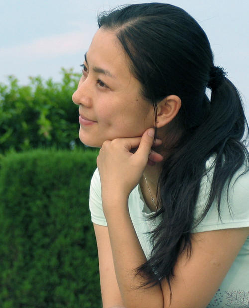 《望着天空的女孩》LRC歌词 《望着天空的女孩》(邓丽君)歌词555uuu下载