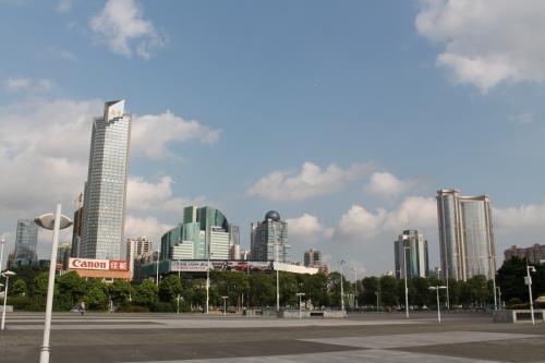 《城市足印》LRC歌词 《城市足印》(toto怀旧)歌词555uuu下载
