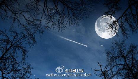 《看着月亮想着你》(卢宏飞)歌词555uuu下载