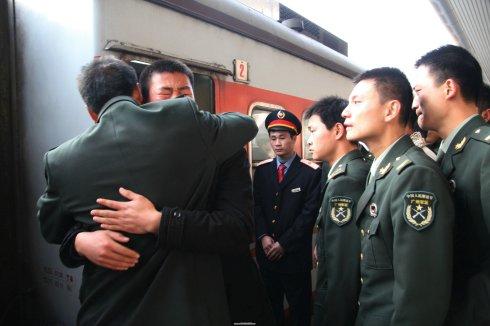 《战友离别情》LRC歌词 《战友离别情》(张争)歌词555uuu下载
