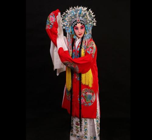《皇后小姐》LRC歌词 《皇后小姐》(冰雪飞)歌词555uuu下载
