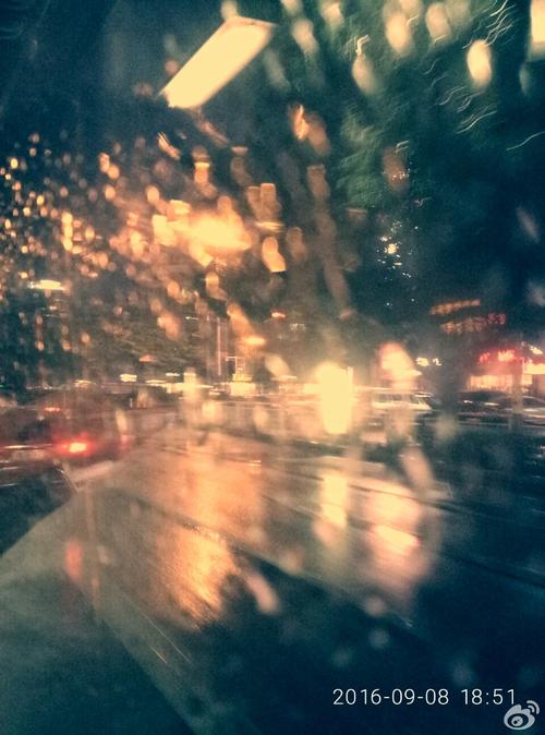 《几个风雨天》LRC歌词 《几个风雨天》(甄妮)歌词555uuu下载