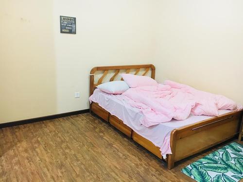 《双人床的空位》LRC歌词 《双人床的空位》(周柏豪)歌词555uuu下载