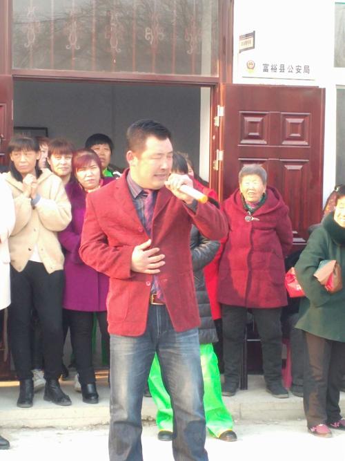 《三八兄弟》LRC歌词 《三八兄弟》(浩角翔起)歌词555uuu下载