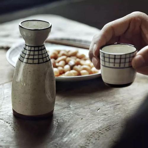 《喝点小酒》LRC歌词 《喝点小酒》(王不火)歌词555uuu下载