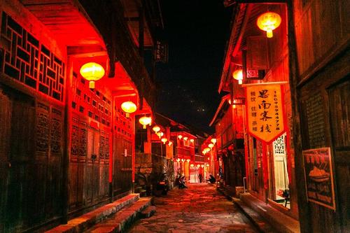 《石板街》LRC歌词 《石板街》(关喆)歌词555uuu下载