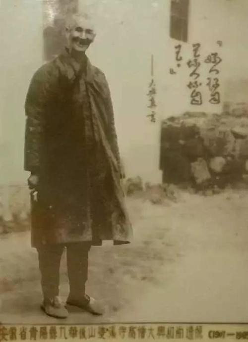 《好人好自己》LRC歌词 《好人好自己》(吴品醇)歌词555uuu下载