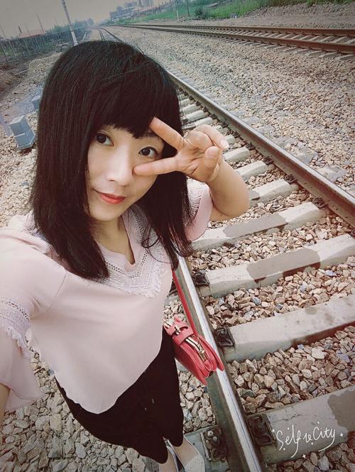 《红尘2015》LRC歌词 《红尘2015》(贺亚)歌词555uuu下载