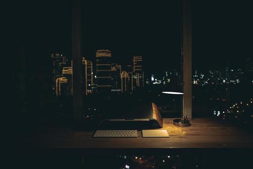 《夜照亮了夜》LRC歌词 《夜照亮了夜》(曾嵘)歌词555uuu下载