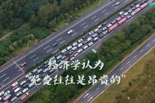 《昂贵的路上》LRC歌词 《昂贵的路上》(葛镇狄)歌词555uuu下载