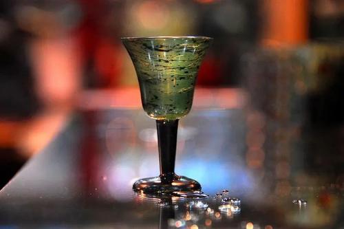 《江湖酒杯》LRC歌词 《江湖酒杯》(马健涛)歌词555uuu下载
