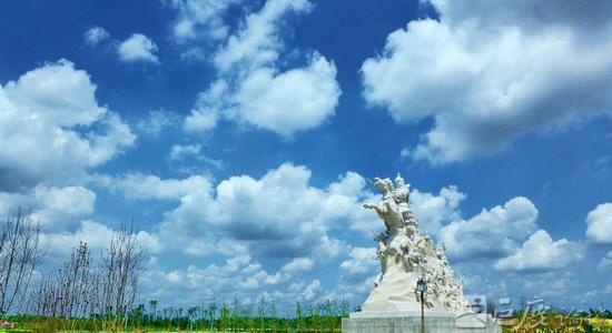 《巨鹿》LRC歌词 《巨鹿》(华晨宇)歌词555uuu下载