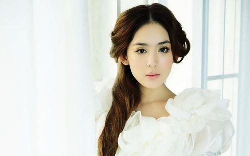 《不堪回眸》LRC歌词 《不堪回眸》(花僮)歌词555uuu下载