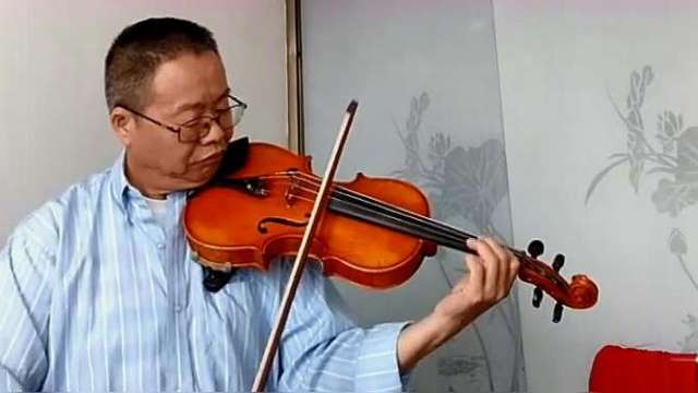 《别让我一个人醉(Live)》LRC歌词 《别让我一个人醉(Live)》(姜育恒)歌词555uuu下载