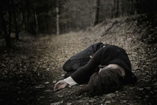 《一个人伤心难过犯下的错》LRC歌词 《一个人伤心难过犯下的错》(周笑)歌词555uuu下载