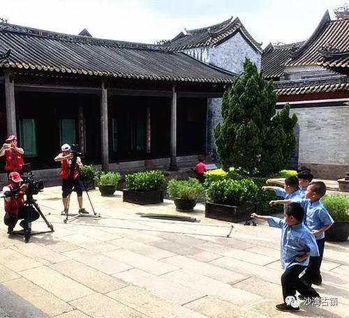 《诗书故乡》LRC歌词 《诗书故乡》(邓文怡)歌词555uuu下载