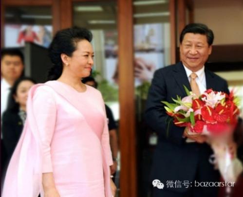 《习大大爱着彭麻麻(新版)》LRC歌词 《习大大爱着彭麻麻(新版)》(苏勒亚其其格&金花)歌词555uuu下载