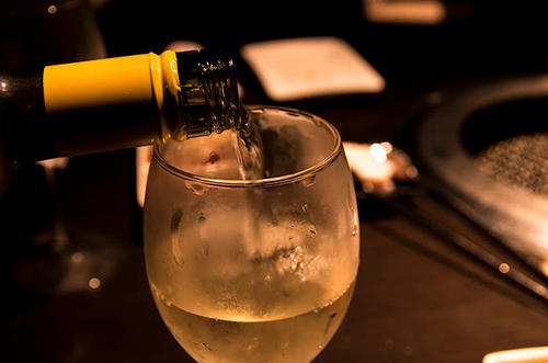 《人生就像烈酒一杯》LRC歌词 《人生就像烈酒一杯》(海生)歌词555uuu下载