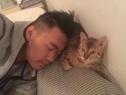 《我们一起睡吧》LRC歌词 《我们一起睡吧》(高光明)歌词555uuu下载
