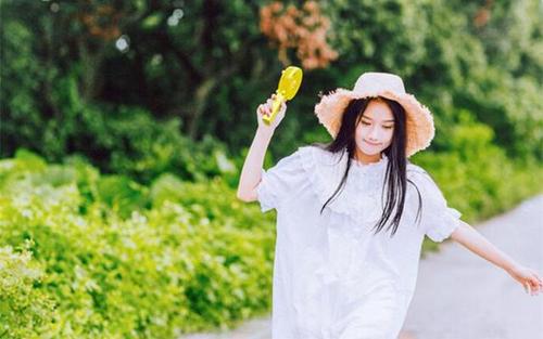 《女人的天真》LRC歌词 《女人的天真》(王奕心)歌词555uuu下载