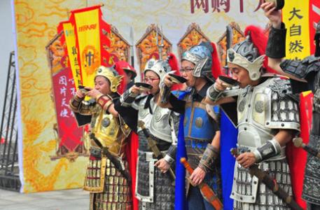 《壮行酒》LRC歌词 《壮行酒》(秋裤大叔)歌词555uuu下载