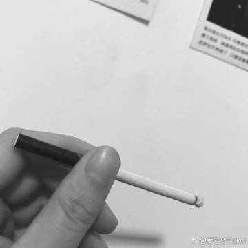 《再点一支烟》LRC歌词 《再点一支烟》(阿华)歌词555uuu下载