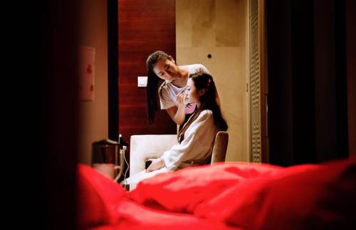 《嫁给寂寞的女人》(李乐乐)歌词555uuu下载