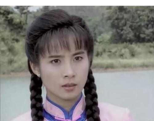《梅花三弄》LRC歌词 《梅花三弄》(姚思思)歌词555uuu下载