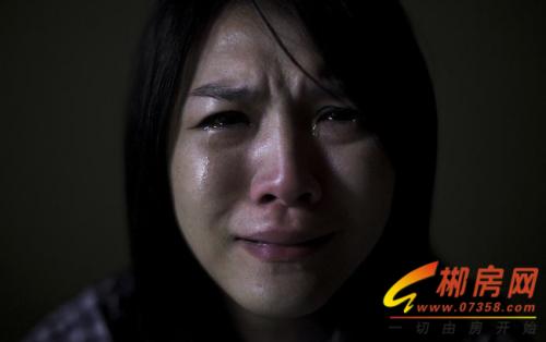 《你女人不要哭》LRC歌词 《你女人不要哭》(门丽)歌词555uuu下载