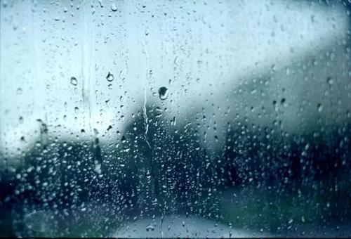 《下雨的星期天》LRC歌词 《下雨的星期天》(彩贝与海)歌词555uuu下载