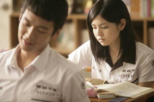 《还记得那些年》LRC歌词 《还记得那些年》(苏莫唏&小葛&小兮)歌词555uuu下载