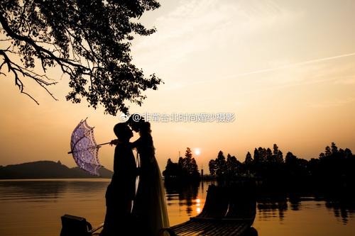 《一生相守的人》LRC歌词 《一生相守的人》(梅朵)歌词555uuu下载