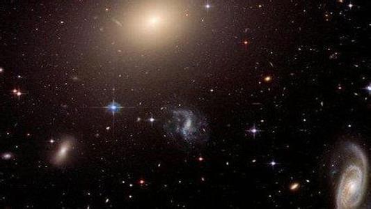 《天上闪烁的星星多》LRC歌词 《天上闪烁的星星多》(群星)歌词555uuu下载