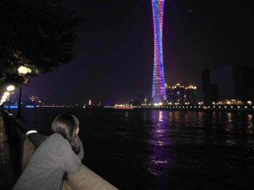 《一个人的广州》LRC歌词 《一个人的广州》(海鸣威)歌词555uuu下载