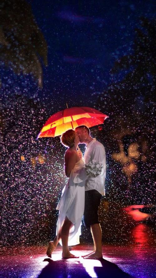 《雨中的拥抱》LRC歌词 《雨中的拥抱》(小男)歌词555uuu下载
