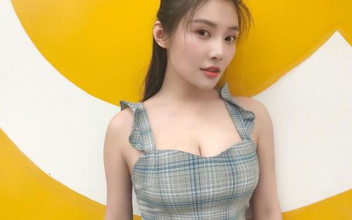 《美女美女等着我》LRC歌词 《美女美女等着我》(光头阿平)歌词555uuu下载