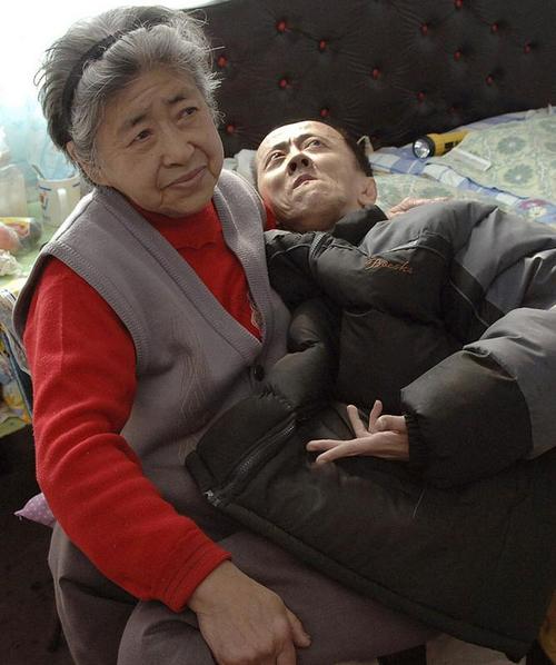 《母爱》LRC歌词 《母爱》(胡大亮)歌词555uuu下载