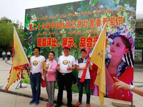 《欢乐的葡萄节》LRC歌词 《欢乐的葡萄节》(周燕君)歌词555uuu下载