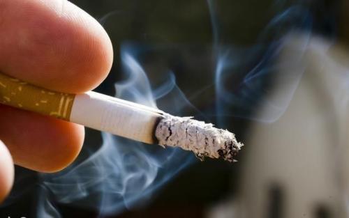 《两个人一支烟》LRC歌词 《两个人一支烟》(和汇慧)歌词555uuu下载
