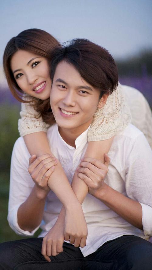 《恩爱小夫妻》LRC歌词 《恩爱小夫妻》(朱贝贝)歌词555uuu下载