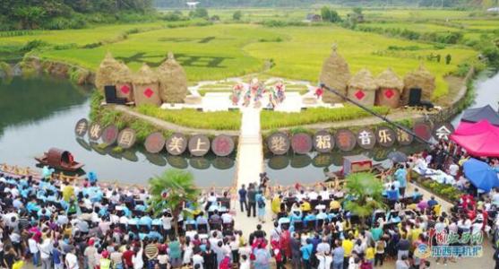 《丰收中国》LRC歌词 《丰收中国》(王二妮)歌词555uuu下载